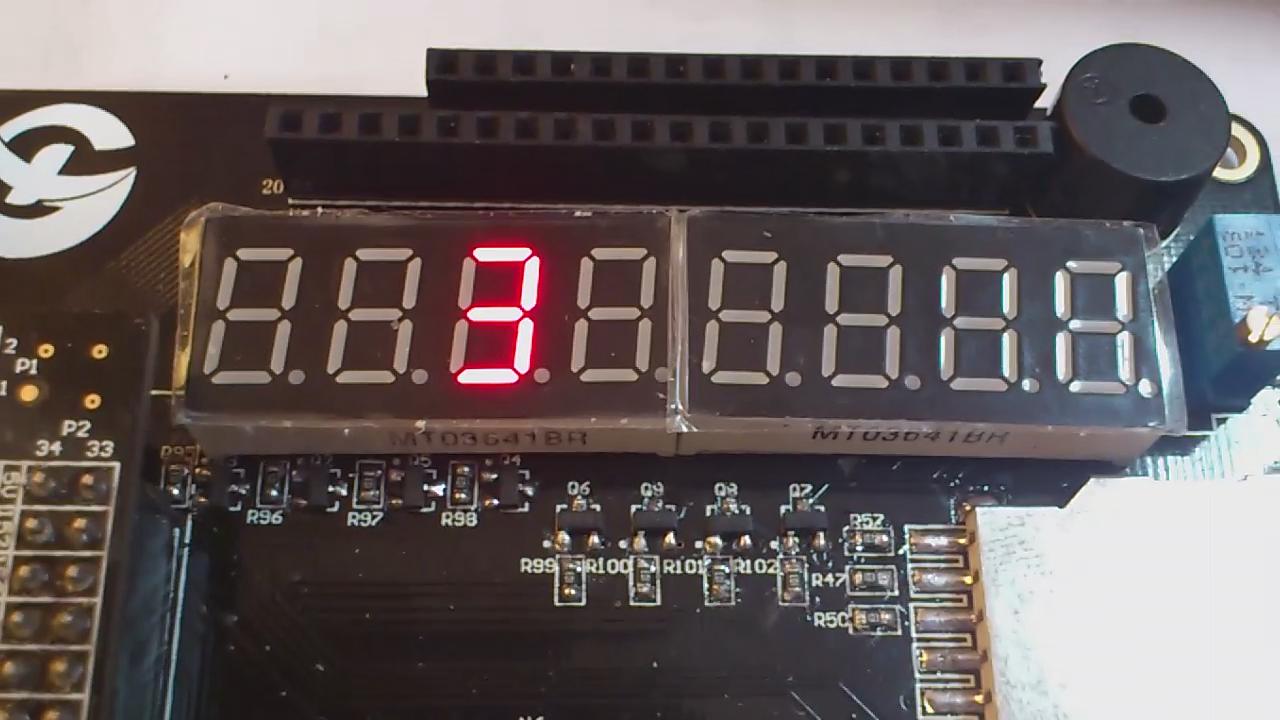xianglin1006 的 FPGA DIY 滚动的数码管视频