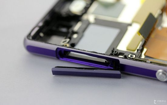 [图]索尼Xperia Z1拆解 做工扎实还原较难