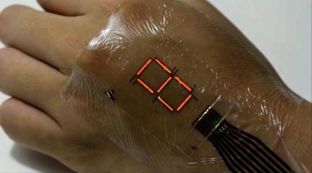 让人体变成显示屏：日本开发出电子皮肤