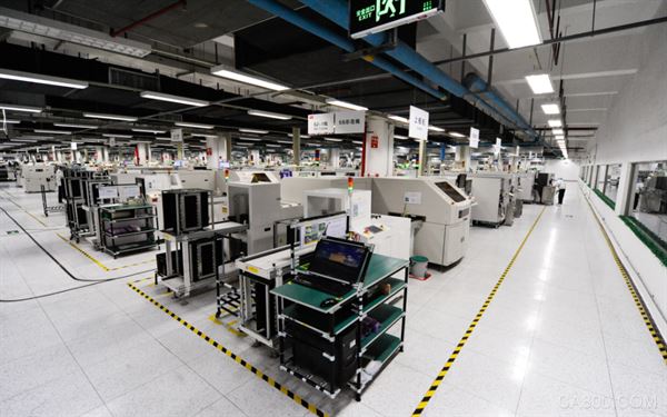 TCL全球制造中心：从引进设备到自主研发自动化设备
