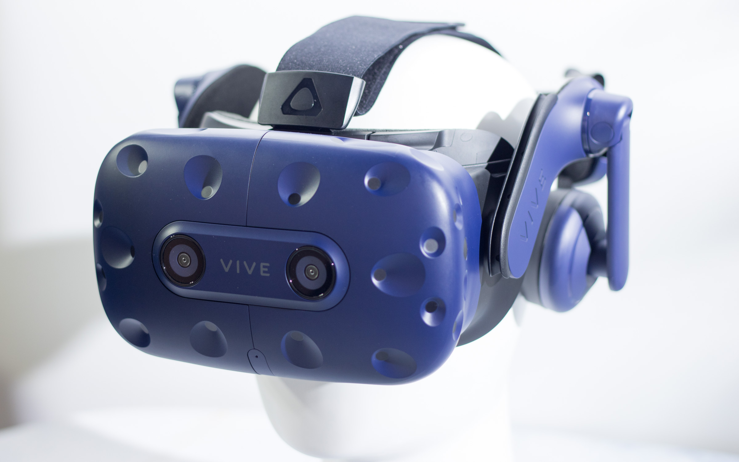 HTC Vive Pro 拆解：6488 元的售价，贵得「有理有据」