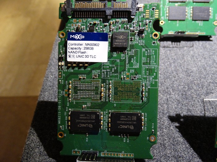 第一款纯国产SSD，紫光TLC性能有点小爆表