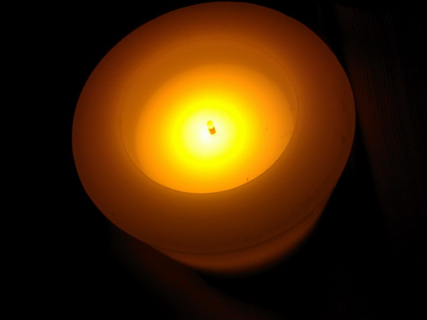超自然的LED烛光蜡烛
